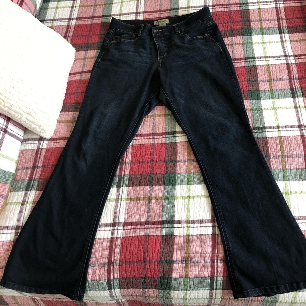 Democracy “Ab Solution” Boot Leg Jeans Size 14